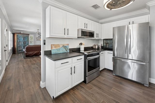 8213 RIVERVIEW ROAD, Fanning Springs, FL 32693