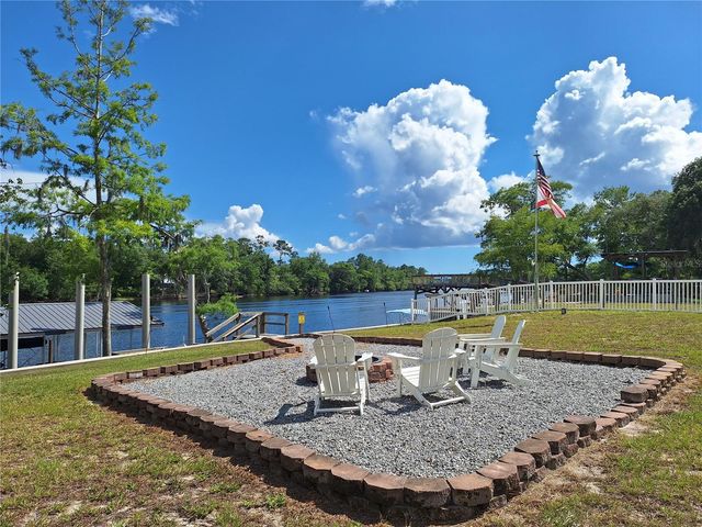 8213 RIVERVIEW ROAD, Fanning Springs, FL 32693
