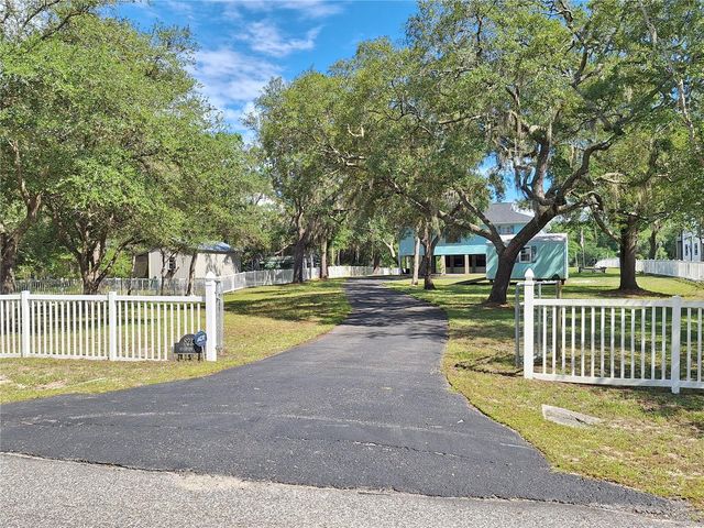 8213 RIVERVIEW ROAD, Fanning Springs, FL 32693
