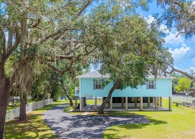 8213 RIVERVIEW ROAD, Fanning Springs, FL 32693