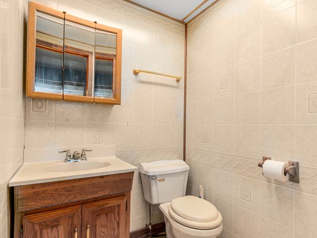 8736 S 51st Avenue, Oak Lawn, IL 60453