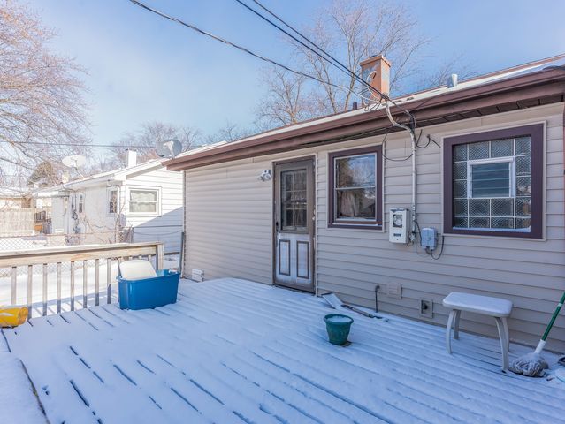 8736 S 51st Avenue, Oak Lawn, IL 60453