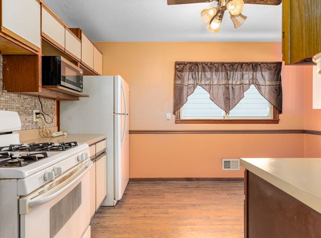 8736 S 51st Avenue, Oak Lawn, IL 60453