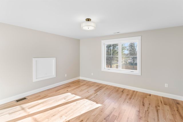 17 Little River Road Unit 5, Exeter, NH 03833