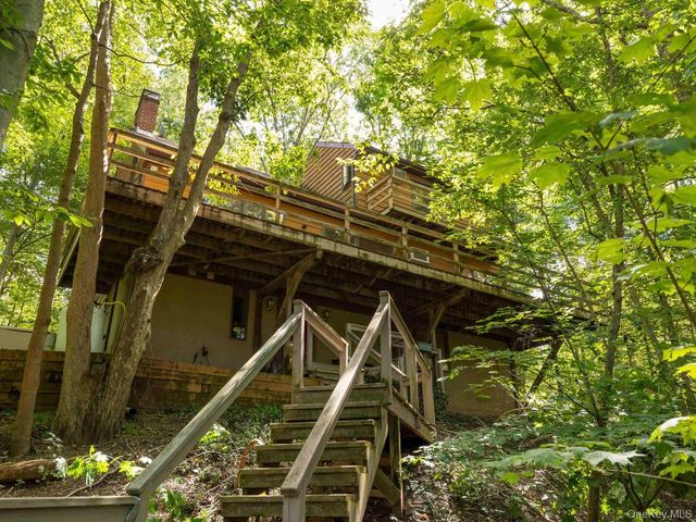 9 Watch Hill Road, New Paltz, NY 12561