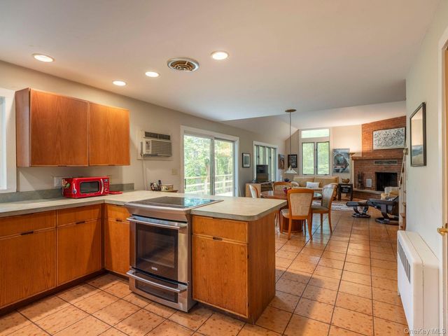 9 Watch Hill Road, New Paltz, NY 12561