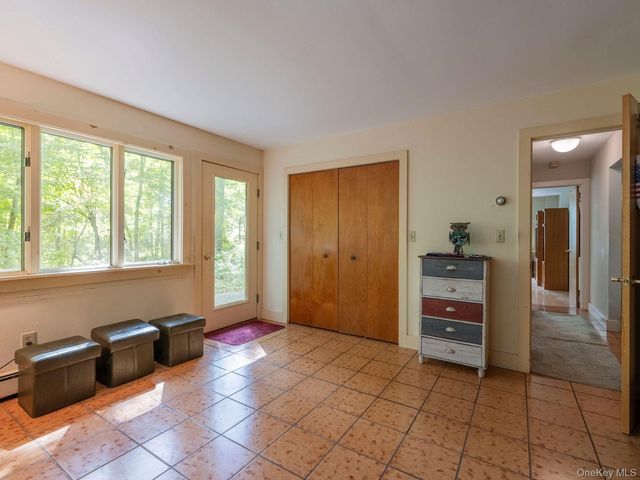 9 Watch Hill Road, New Paltz, NY 12561