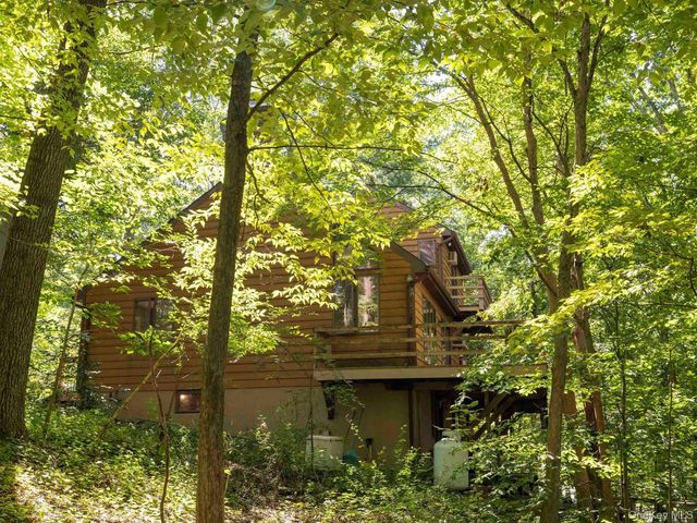 9 Watch Hill Road, New Paltz, NY 12561