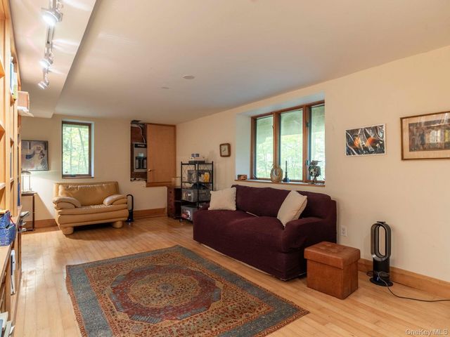 9 Watch Hill Road, New Paltz, NY 12561