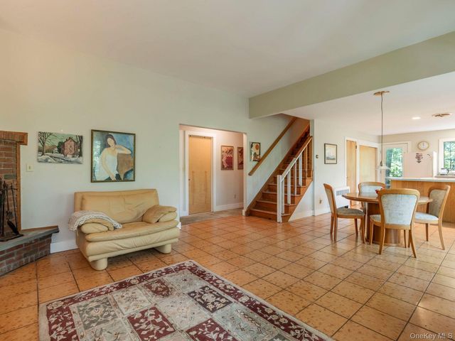 9 Watch Hill Road, New Paltz, NY 12561