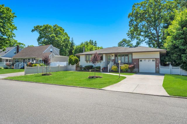256 W 4th Street, Deer Park, NY 11729
