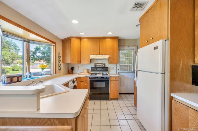 256 W 4th Street, Deer Park, NY 11729