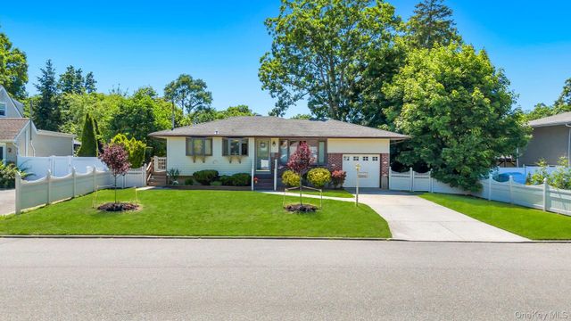 256 W 4th Street, Deer Park, NY 11729