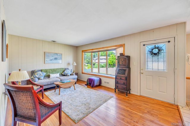 256 W 4th Street, Deer Park, NY 11729