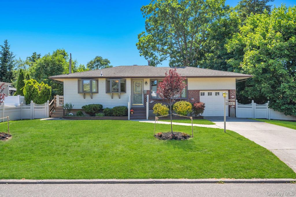 256 W 4th Street, Deer Park, NY 11729