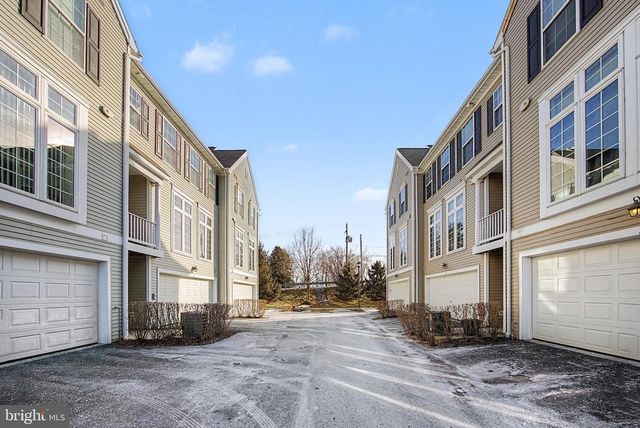 3009 E MERIDIAN CMNS, Mechanicsburg, PA 17055