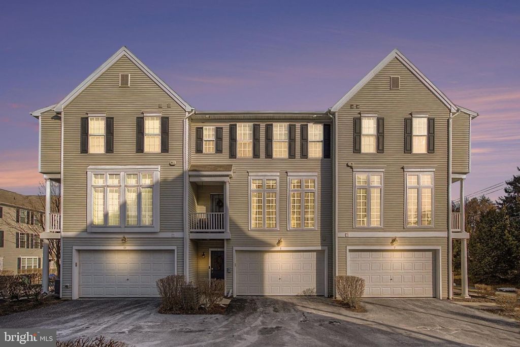 3009 E MERIDIAN CMNS, Mechanicsburg, PA 17055