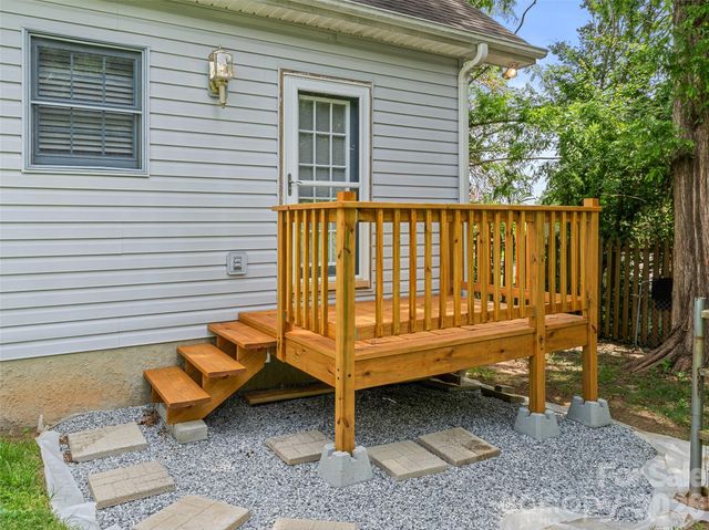 66 Hyde Avenue, Tryon, NC 28782