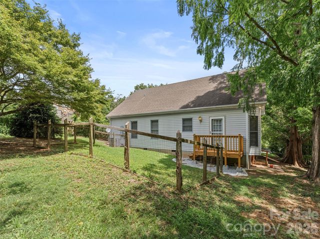 66 Hyde Avenue, Tryon, NC 28782