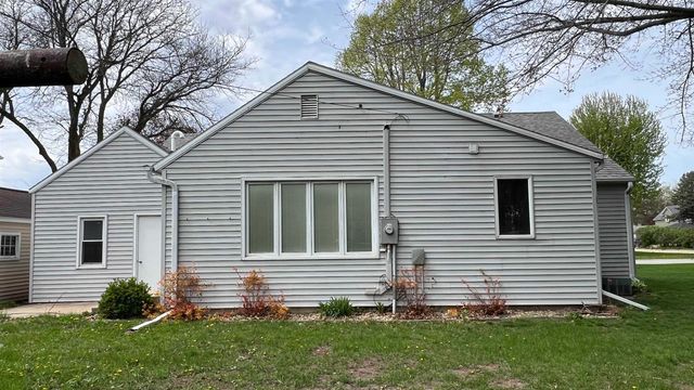 306 S Locust Avenue, New Hampton, IA 50659