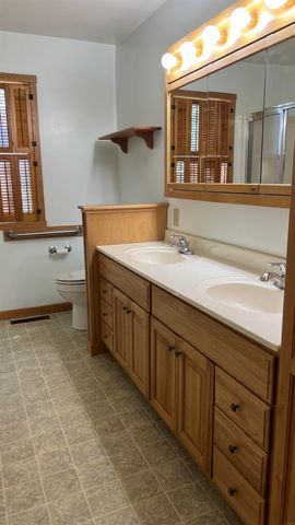 306 S Locust Avenue, New Hampton, IA 50659