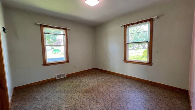 306 S Locust Avenue, New Hampton, IA 50659