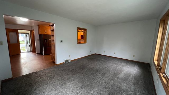 306 S Locust Avenue, New Hampton, IA 50659