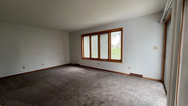 306 S Locust Avenue, New Hampton, IA 50659