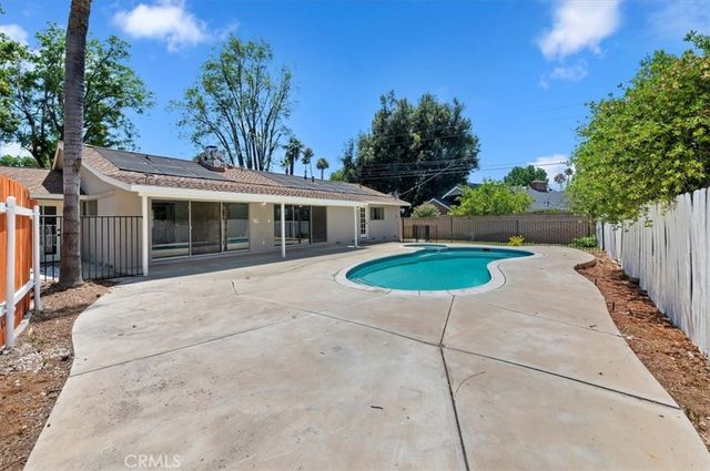 2111 Elsinore Road, Riverside, CA 92506