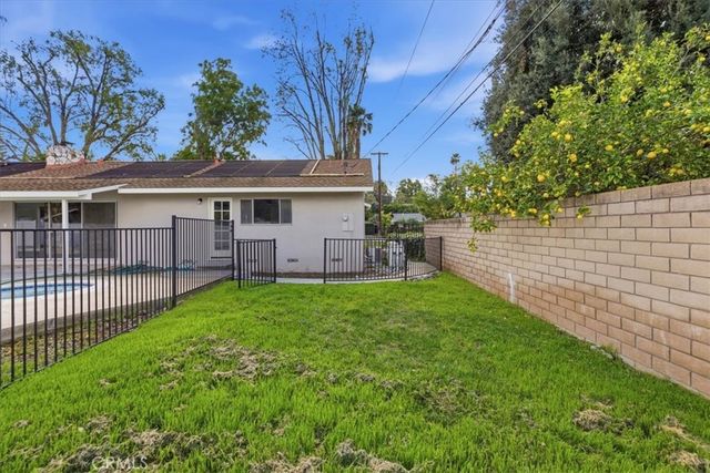 2111 Elsinore Road, Riverside, CA 92506