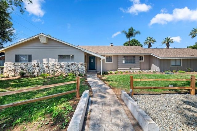 2111 Elsinore Road, Riverside, CA 92506