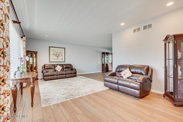 1 Windsor Lane, Ocean Twp, NJ 07712