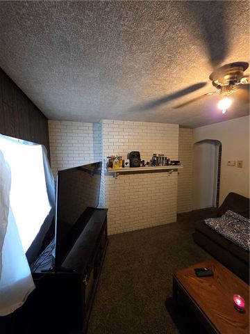 33 Wood St, Harrison Twp, PA 15065