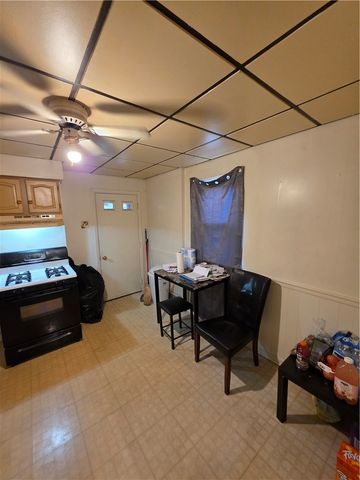 33 Wood St, Harrison Twp, PA 15065