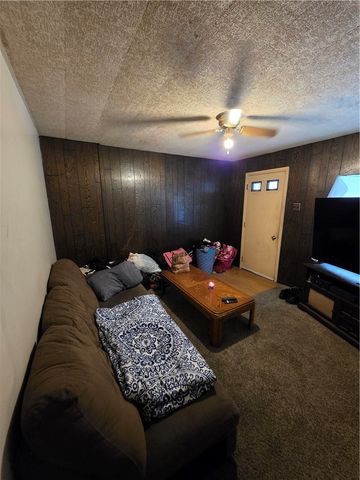 33 Wood St, Harrison Twp, PA 15065