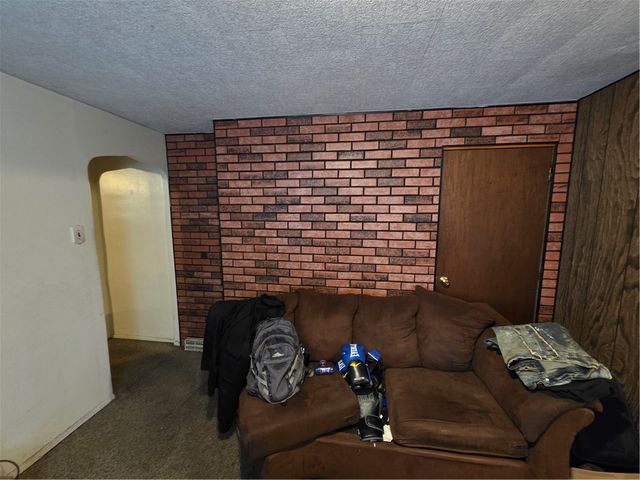 33 Wood St, Harrison Twp, PA 15065