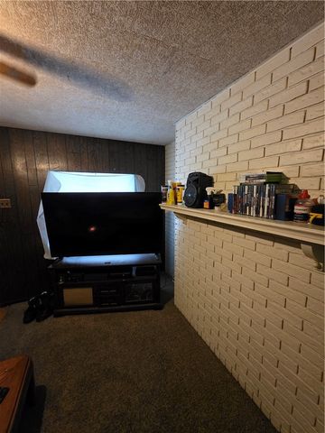 33 Wood St, Harrison Twp, PA 15065