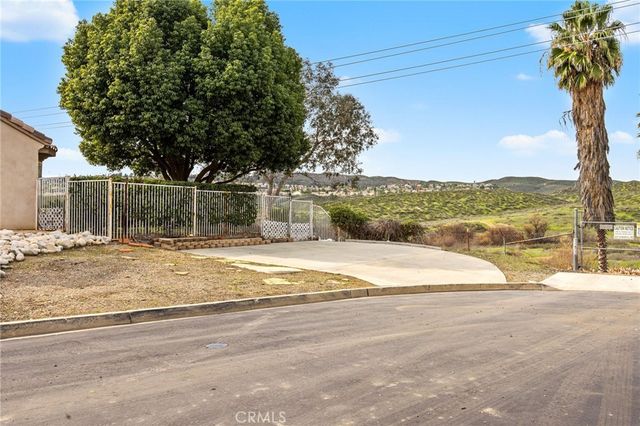 29595 Longhorn Drive, Canyon Lake, CA 92587