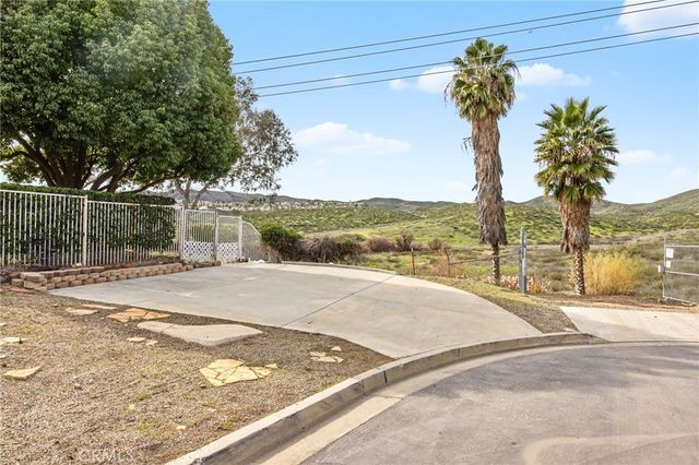 29595 Longhorn Drive, Canyon Lake, CA 92587