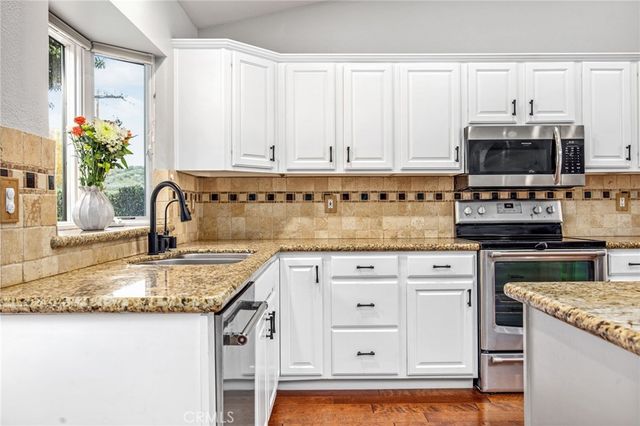 29595 Longhorn Drive, Canyon Lake, CA 92587