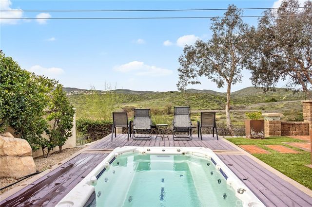 29595 Longhorn Drive, Canyon Lake, CA 92587