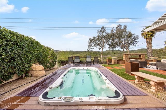 29595 Longhorn Drive, Canyon Lake, CA 92587