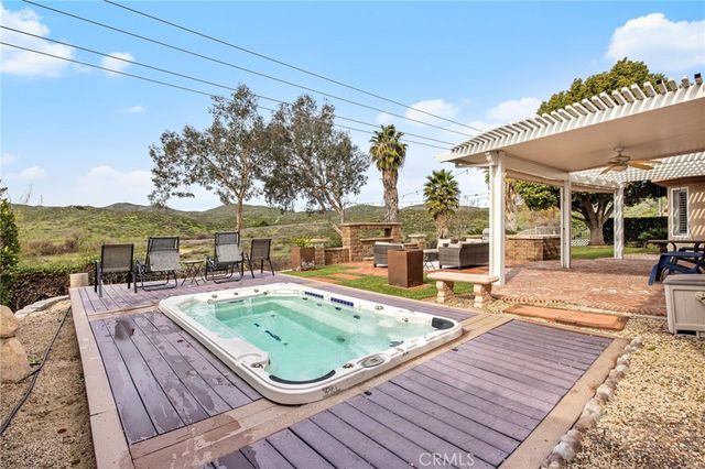 29595 Longhorn Drive, Canyon Lake, CA 92587