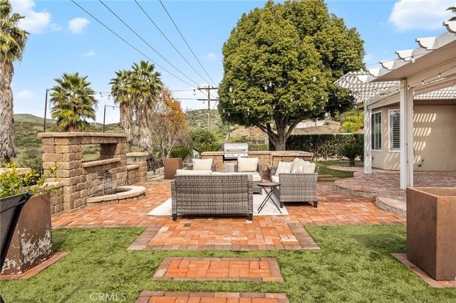 29595 Longhorn Drive, Canyon Lake, CA 92587