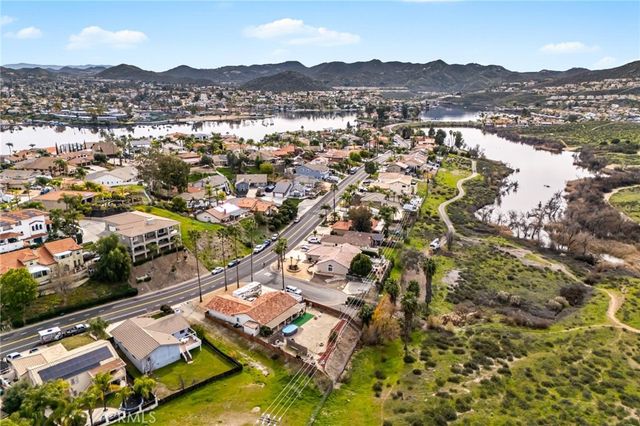 29595 Longhorn Drive, Canyon Lake, CA 92587
