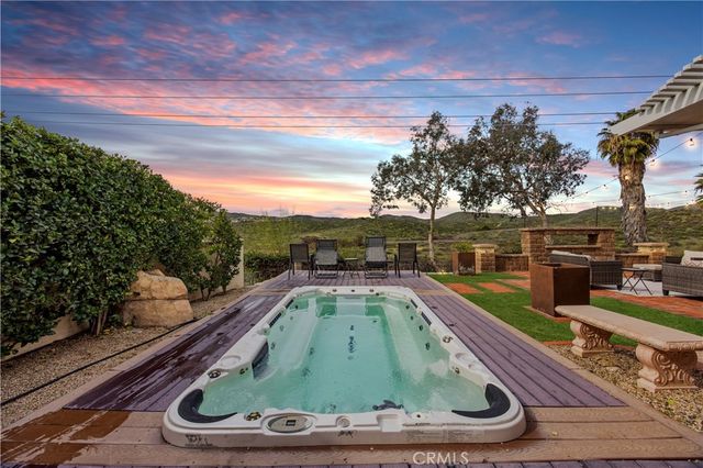 29595 Longhorn Drive, Canyon Lake, CA 92587