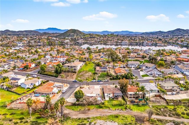 29595 Longhorn Drive, Canyon Lake, CA 92587