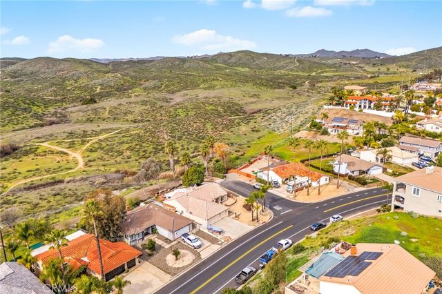 29595 Longhorn Drive, Canyon Lake, CA 92587