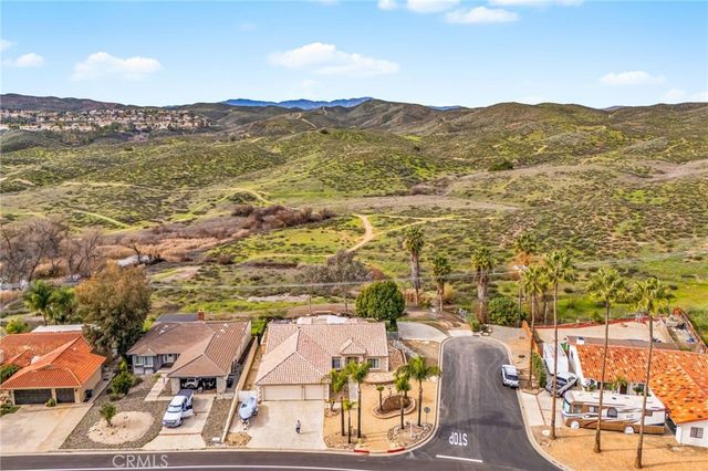 29595 Longhorn Drive, Canyon Lake, CA 92587
