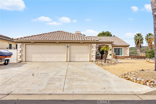 29595 Longhorn Drive, Canyon Lake, CA 92587